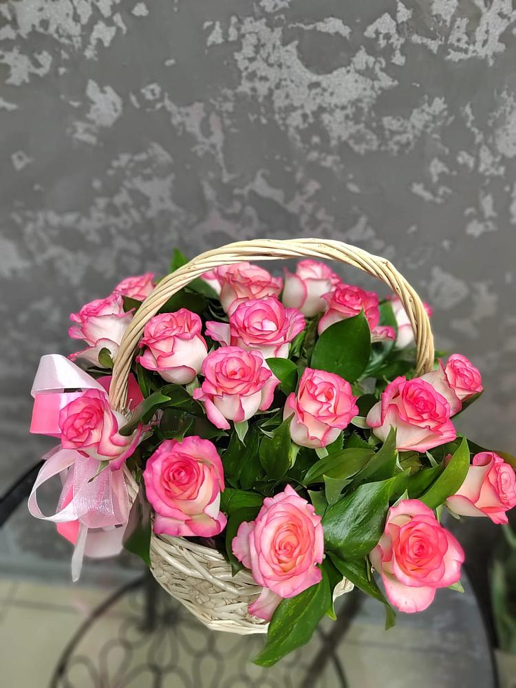 Цветочная композиция из Розы в корзине в Благовещенске Республики Башкортостан