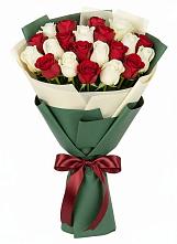 Букет Микс из красных и белых роз в Благовещенске Республики Башкортостан