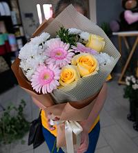 Букет цветов из:  Герберы, Розы и Хризантемы в Благовещенске Республики Башкортостан