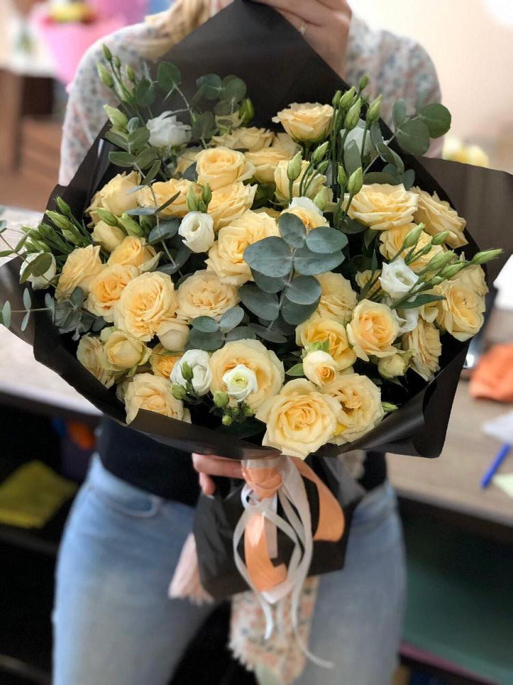 Букет цветов из: Розы и Лизиантусы в Благовещенске Республики Башкортостан