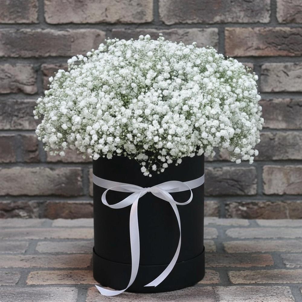 Цветочная композиция из Гипсофила в шляпной коробке в Благовещенске Республики Башкортостан