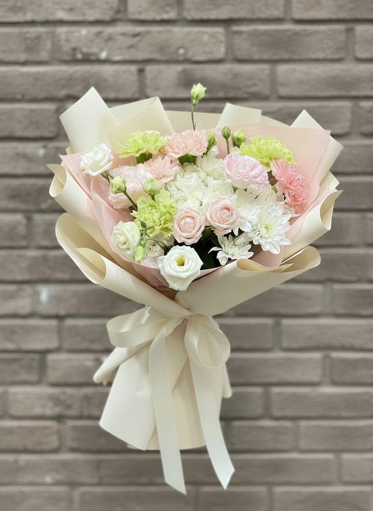 Букет цветов из: Гвоздики, Розы, Лизиантусы и Хризантемы в Благовещенске Республики Башкортостан