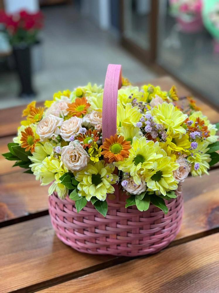Цветочная композиция из Хризантемы и Розы в корзине в Благовещенске Республики Башкортостан