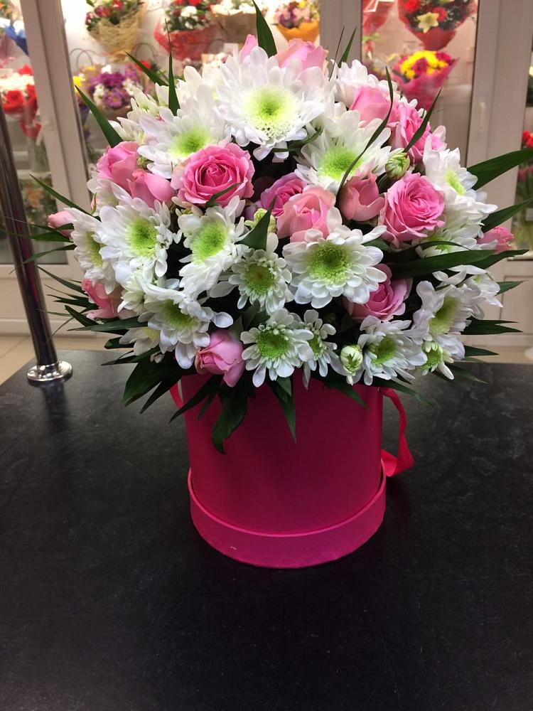 Цветочная композиция из Розы и Хризантемы в шляпной коробке в Благовещенске Республики Башкортостан