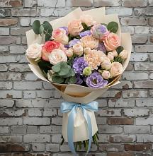 Букет цветов из:  Розы, Лизиантусы и Гвоздики в Благовещенске Республики Башкортостан