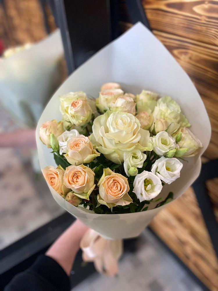 Букет цветов из: Розы и Лизиантусы в Благовещенске Республики Башкортостан